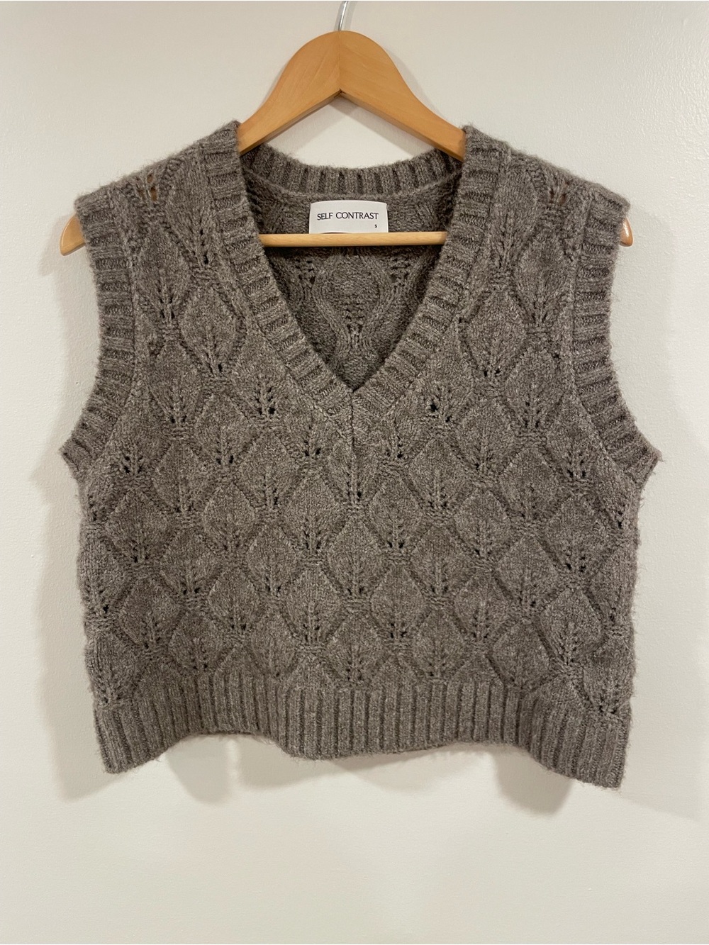 Self Contrast Women's V-Neck Cable Knit Sweater Vest in Gray